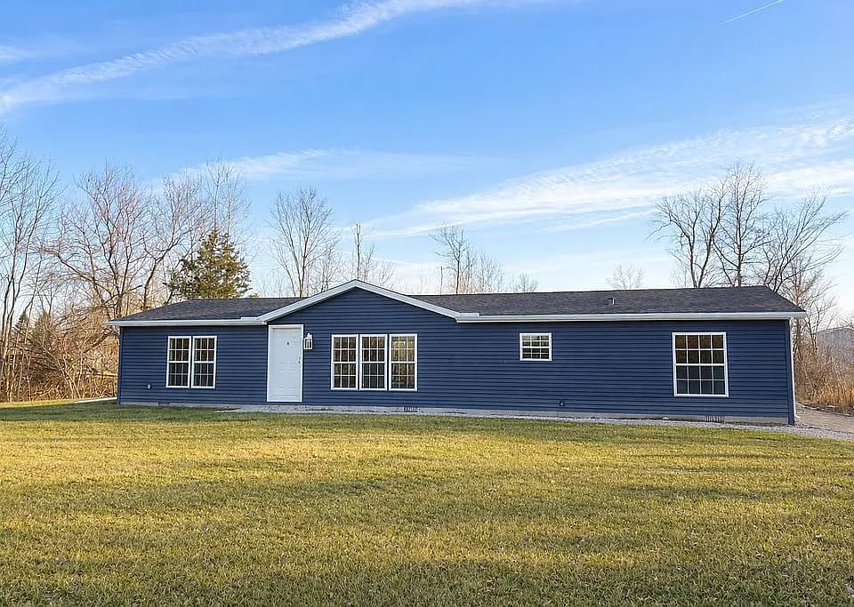 3720 W Lakeshore Dr — exterior photo