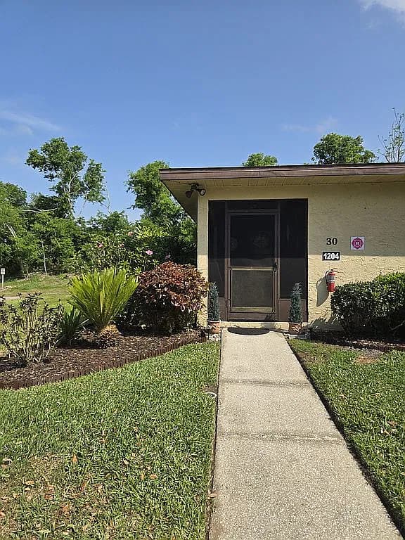 1204 9th Cir SE — exterior photo