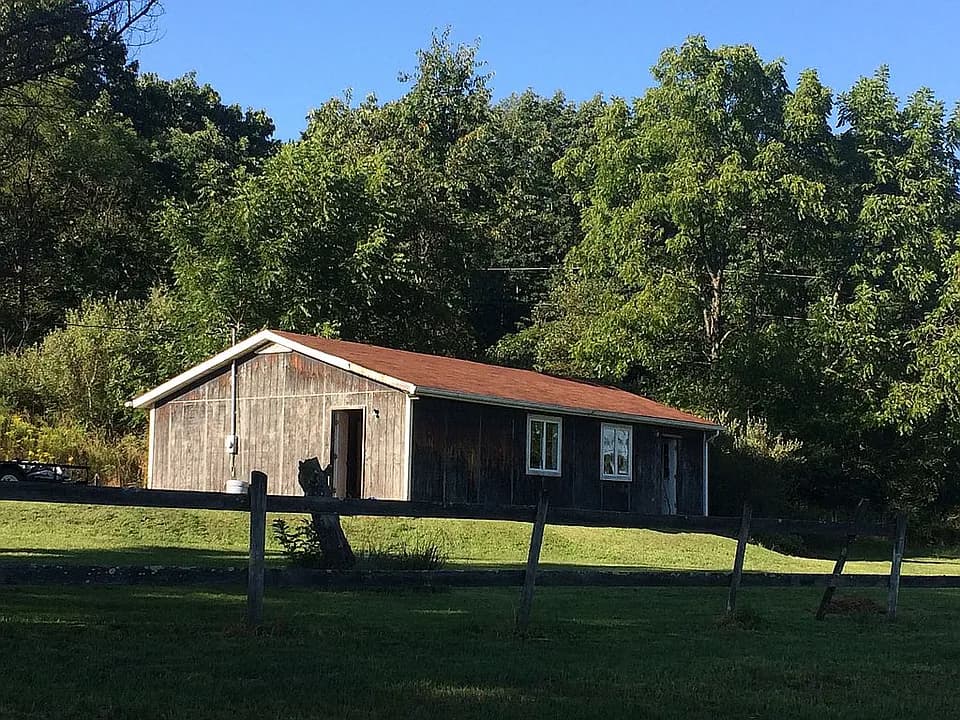700 Paddy Mountain Rd — exterior photo