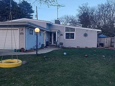 1112 Washburn Pl E — exterior photo