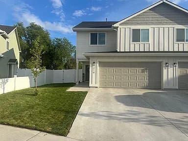 214 NE 3rd St — exterior photo