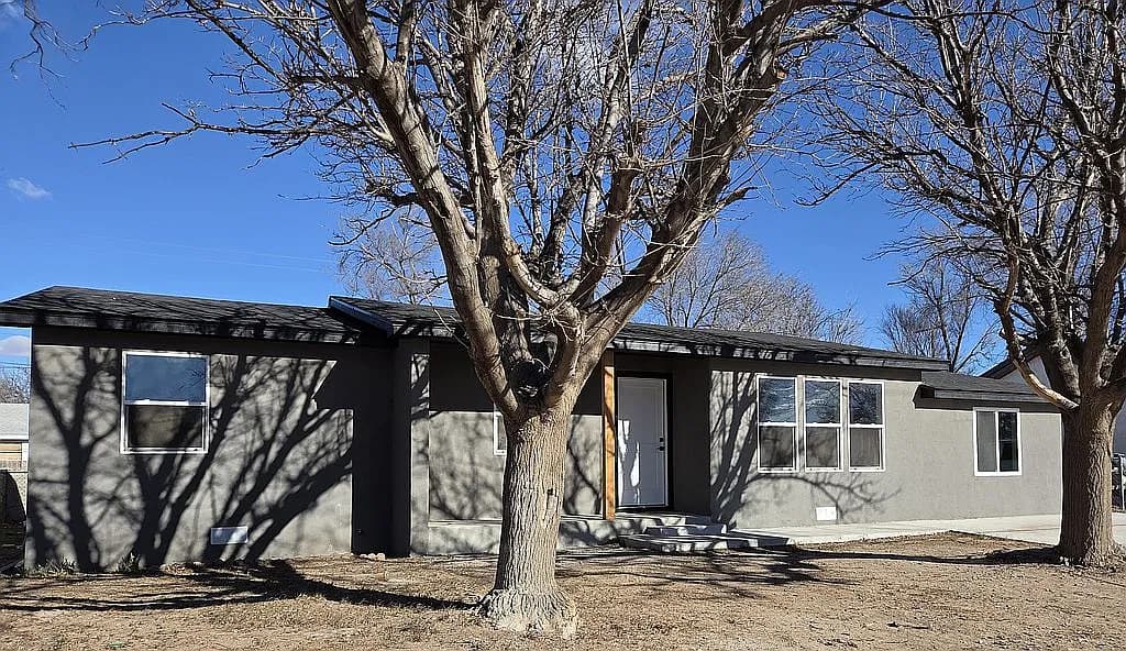 722 W 17th St — exterior photo