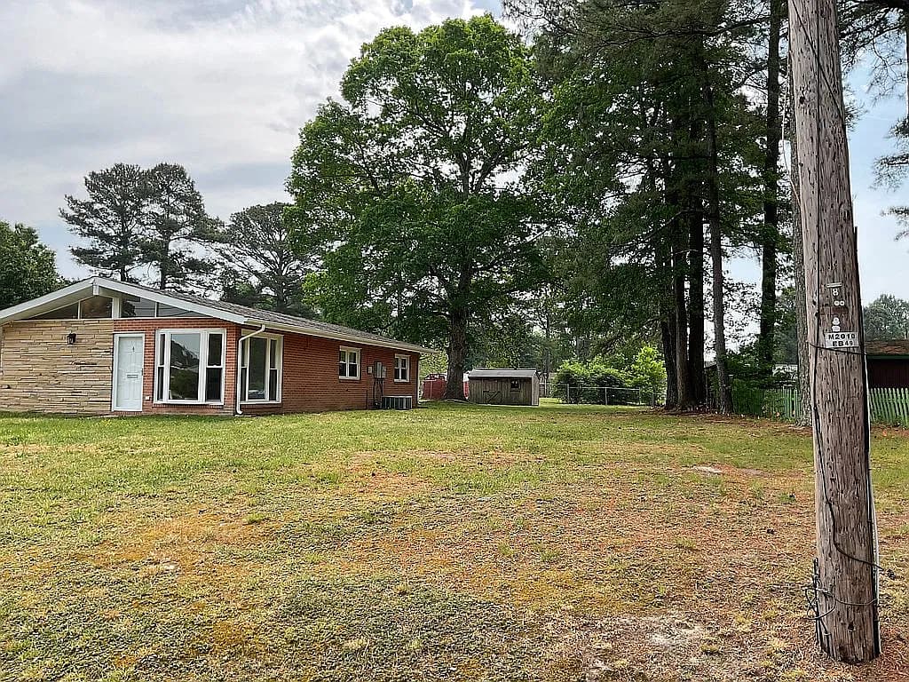 152 Gene Ave — exterior photo