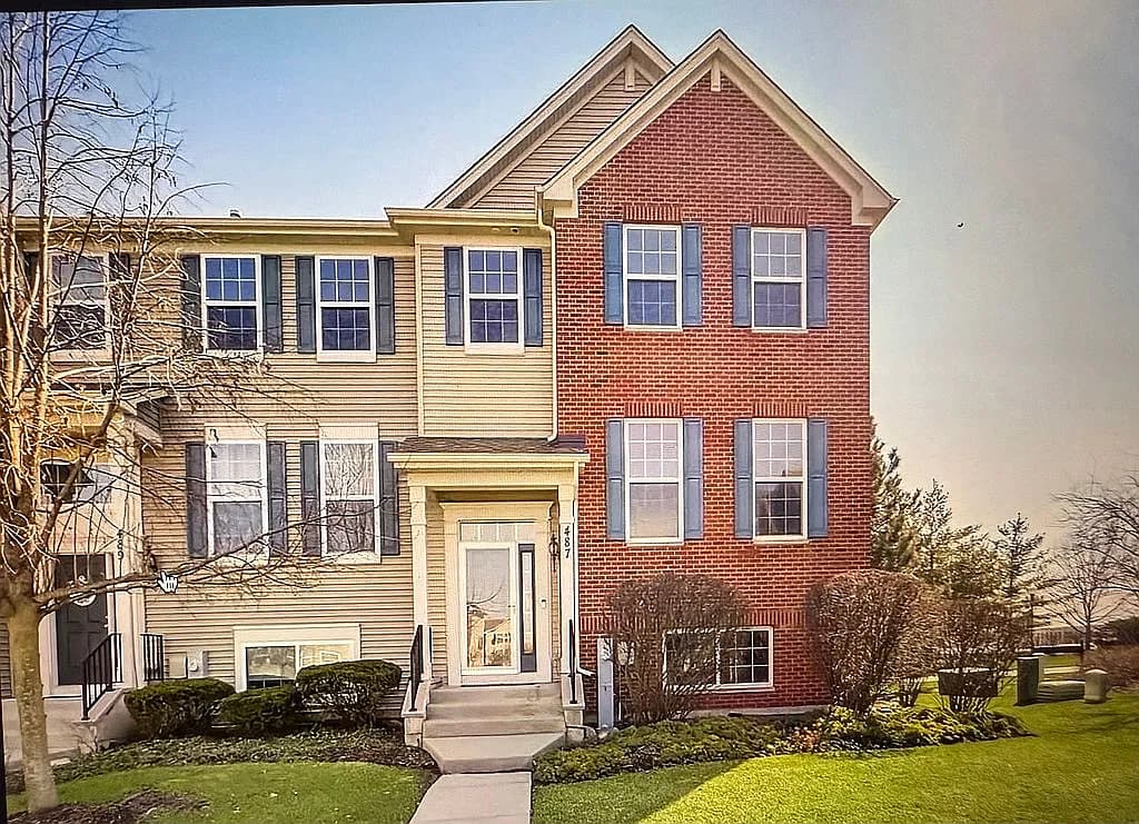 487 Town Center Blvd — exterior photo