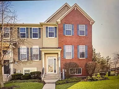 487 Town Center Blvd — exterior photo