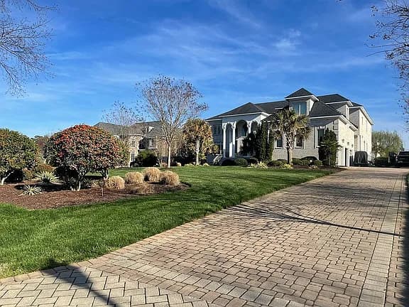 2909 Estates Dr — exterior photo