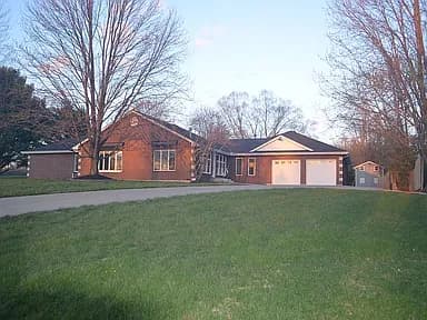 1601 Lynn Rd — exterior photo
