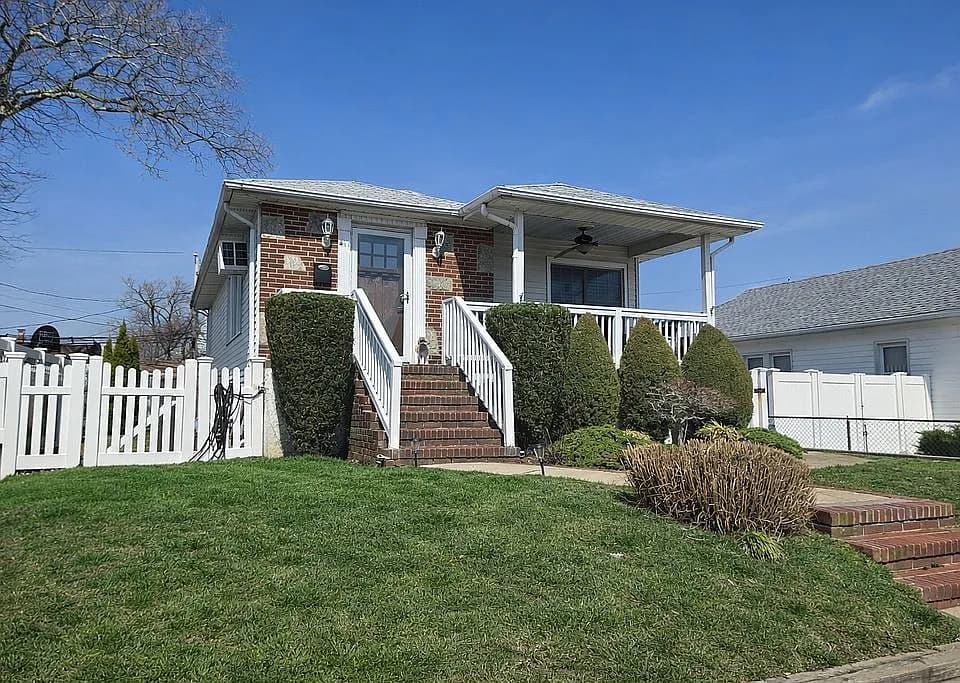 411 E Fulton St — exterior photo