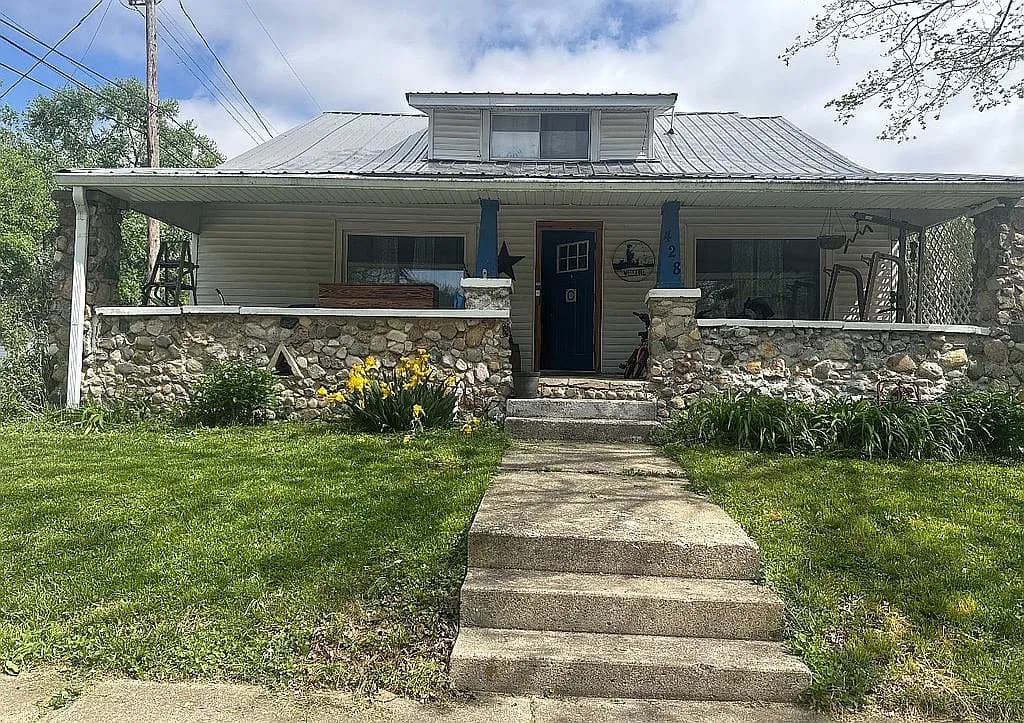 428 E Main St — exterior photo