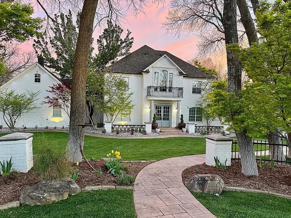 9724 Winding Hollow Rd — exterior photo