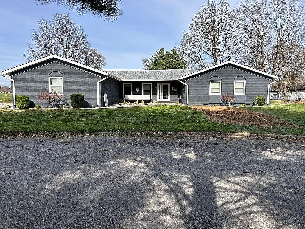 428 Vance Dr — exterior photo