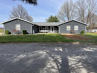 428 Vance Dr — exterior photo