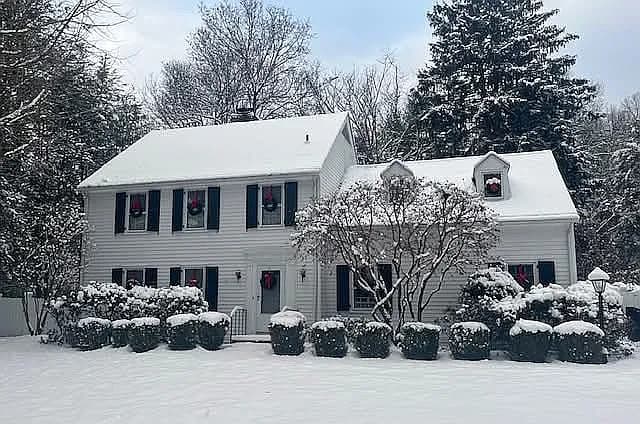 576 Old Post Rd — exterior photo