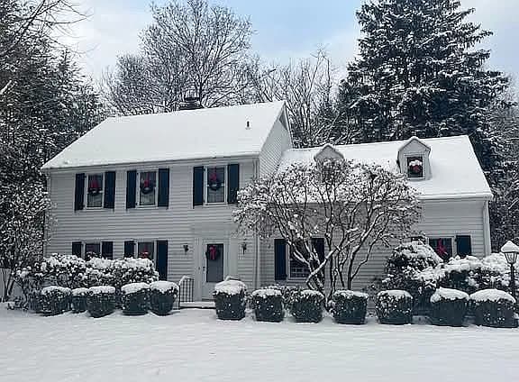 576 Old Post Rd — exterior photo
