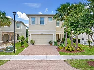 1513 NW Cataluna Cir — exterior photo