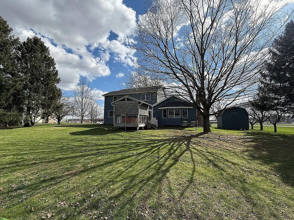 1800 E Possum Rd — exterior photo