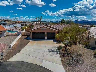 3920 Aloha Ln — exterior photo