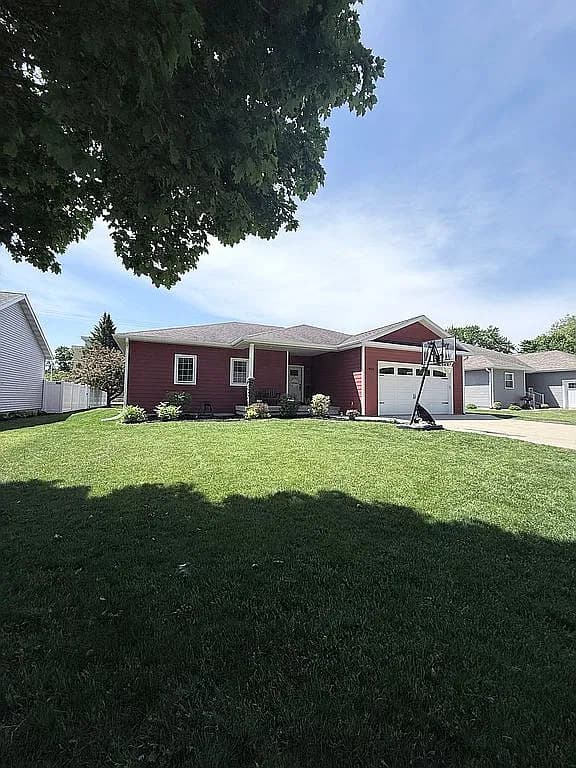 904 Poplar St — exterior photo