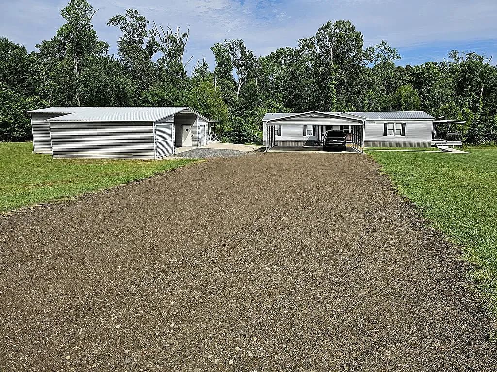 68 Tom Sawyer Ln — exterior photo