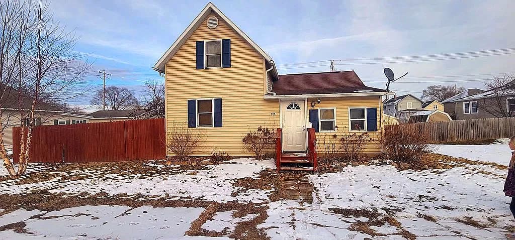 205 N Iowa St — exterior photo