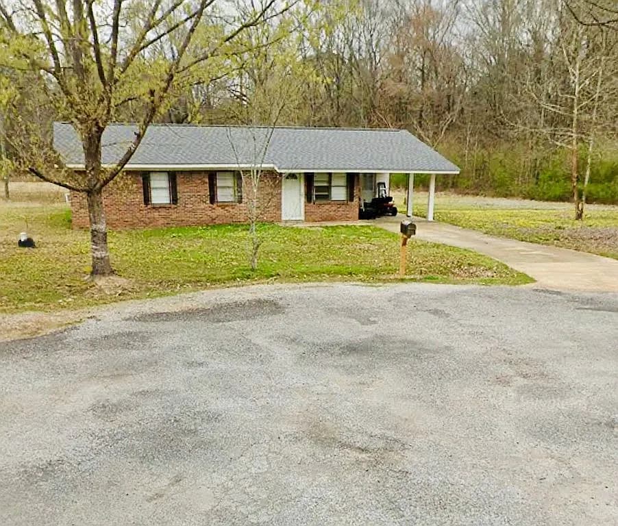 104 Crestwood Dr — exterior photo
