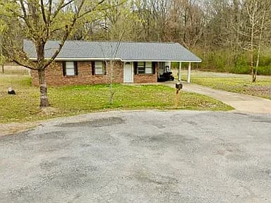 104 Crestwood Dr — exterior photo