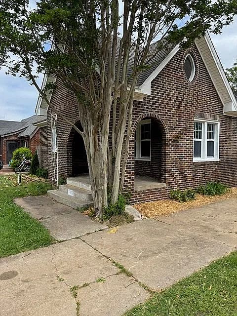 1315 S Jamestown Ave — exterior photo