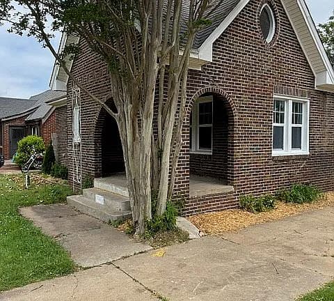 1315 S Jamestown Ave — exterior photo