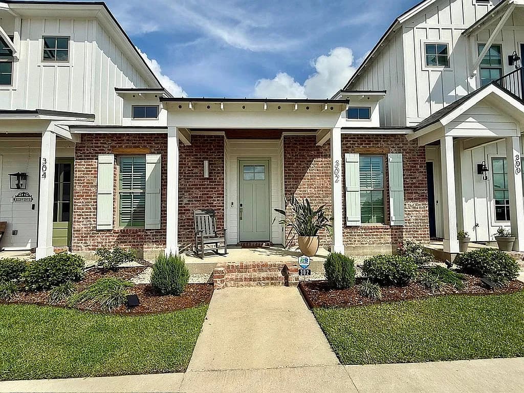 302 Sandstone Ave — exterior photo