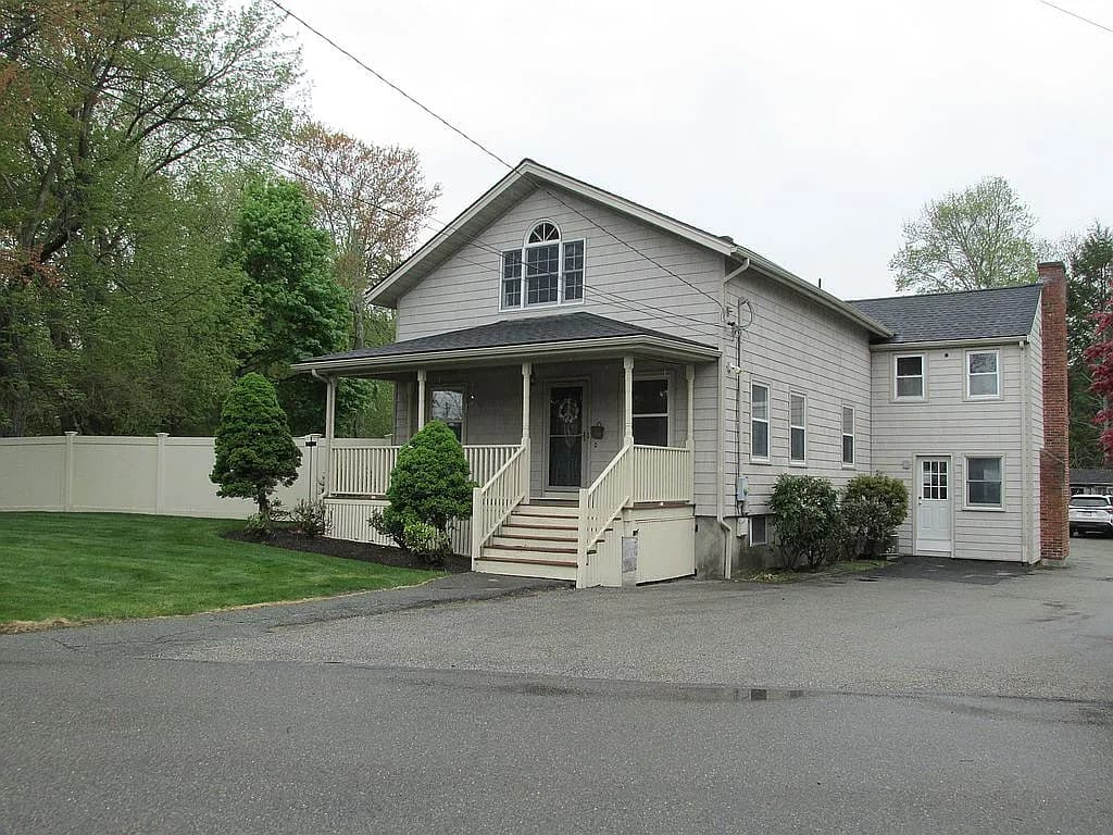 1 Toms Way — exterior photo