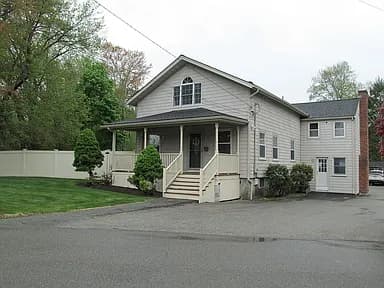 1 Toms Way — exterior photo