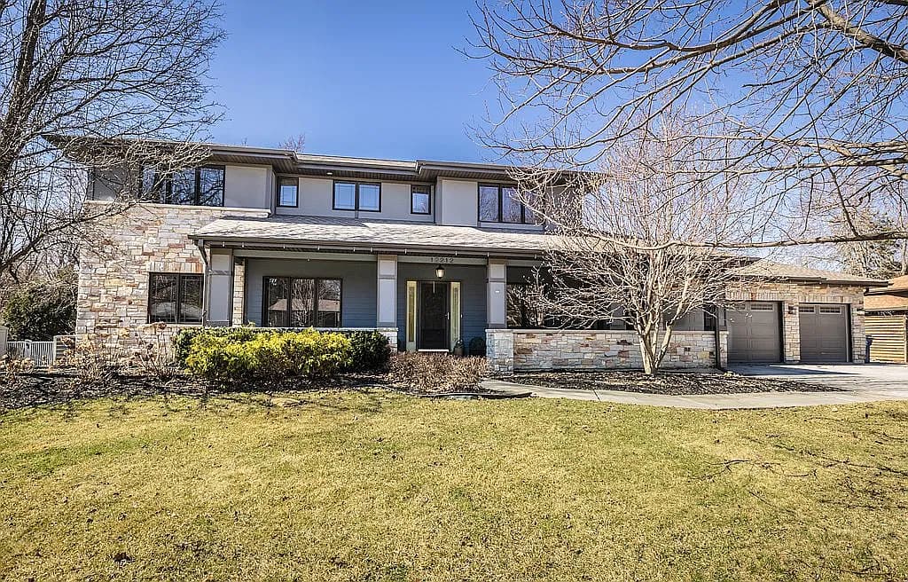 12212 S Richard Ave — exterior photo