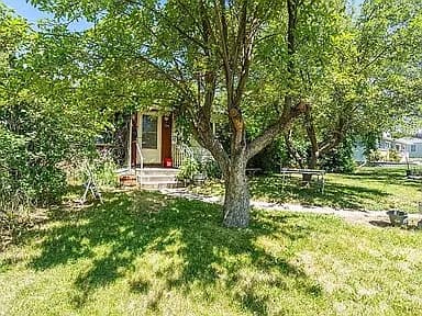 1388 Ridge St — exterior photo