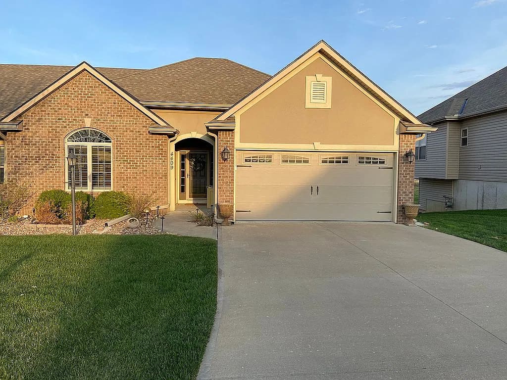 4409 Stonebridge Dr W — exterior photo