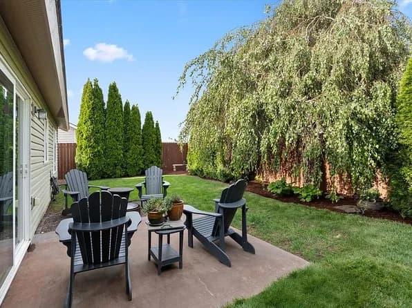 1562 Foxglove Ave — exterior photo