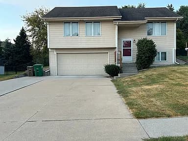 1512 Parkhill Dr — exterior photo