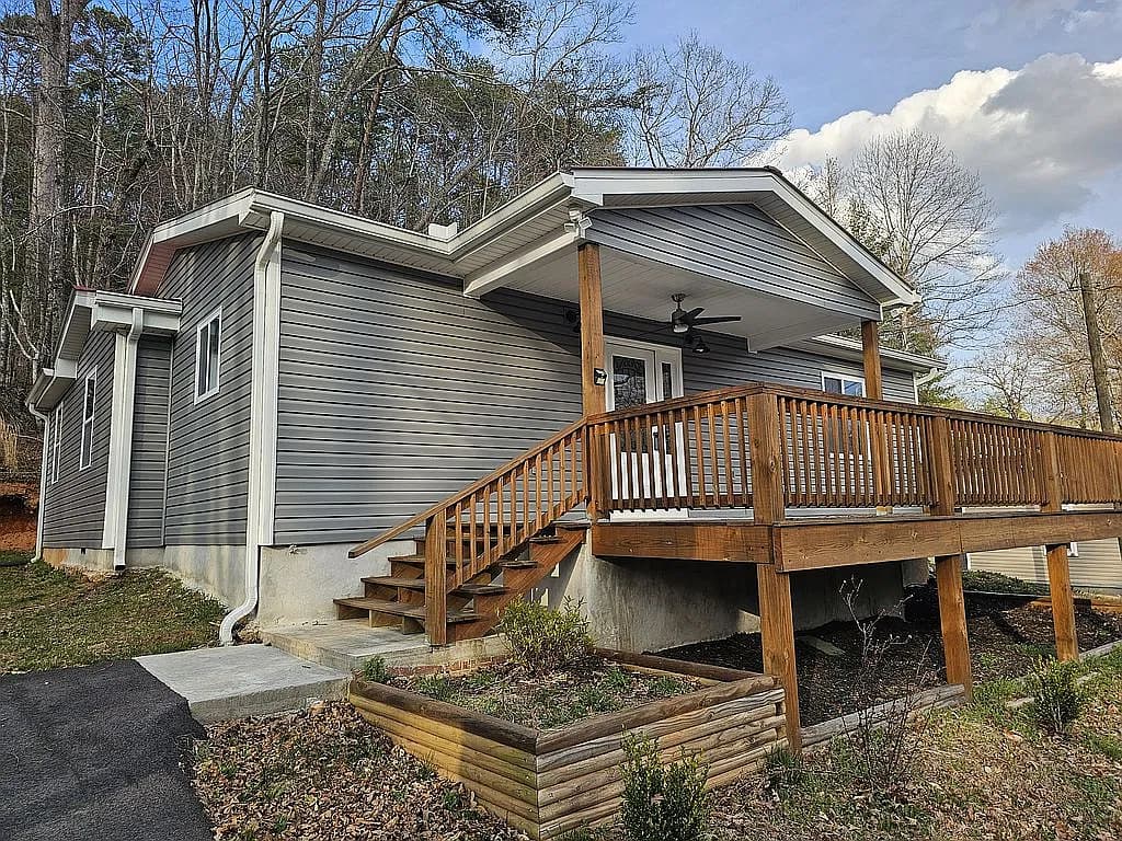 276 Dunlap St — exterior photo