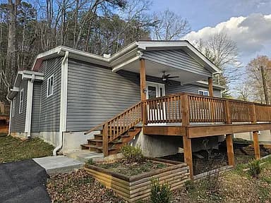 276 Dunlap St — exterior photo