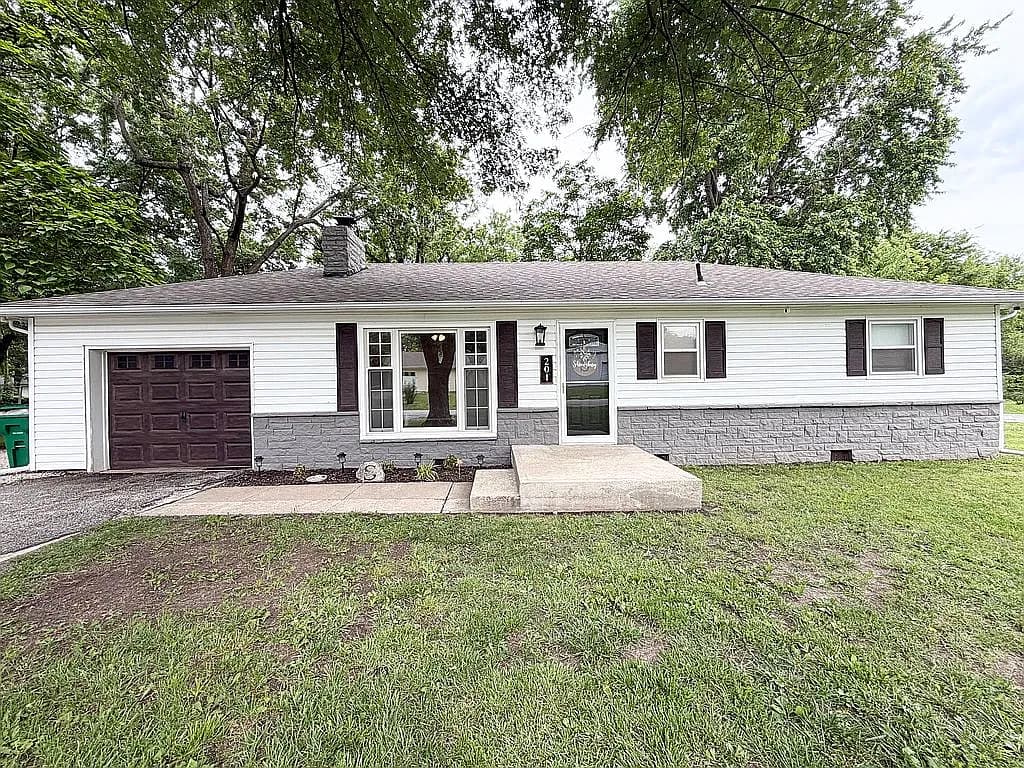 201 N Truman Rd — exterior photo