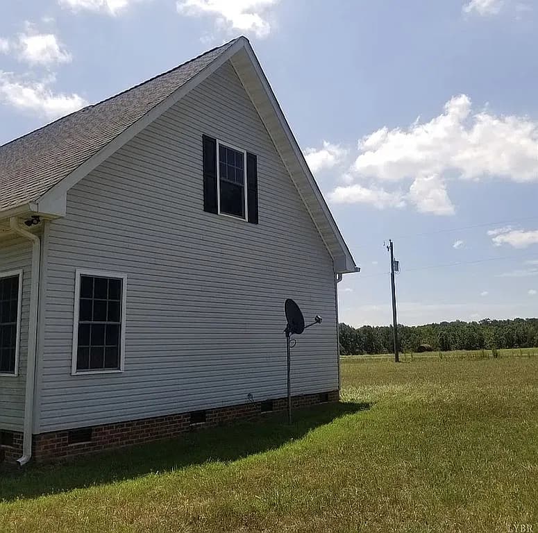 1121 Snow Hill Rd — exterior photo