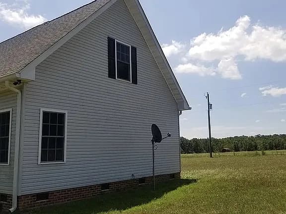 1121 Snow Hill Rd — exterior photo