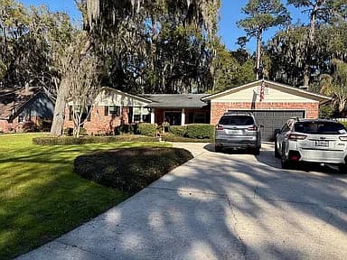 2617 Red Fox Rd — exterior photo