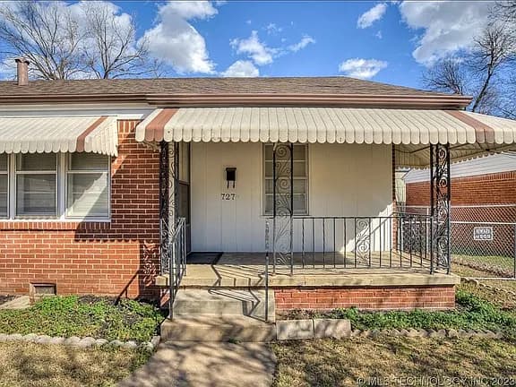 727 N Gary Pl — exterior photo