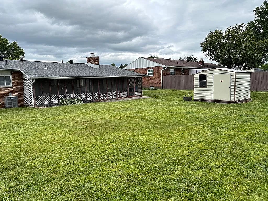 1504 Lake Hills Dr — exterior photo