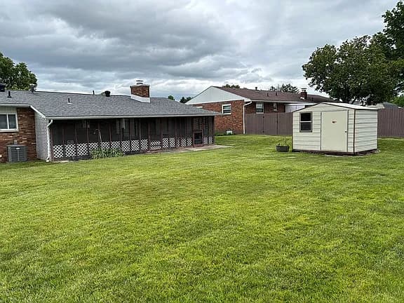 1504 Lake Hills Dr — exterior photo