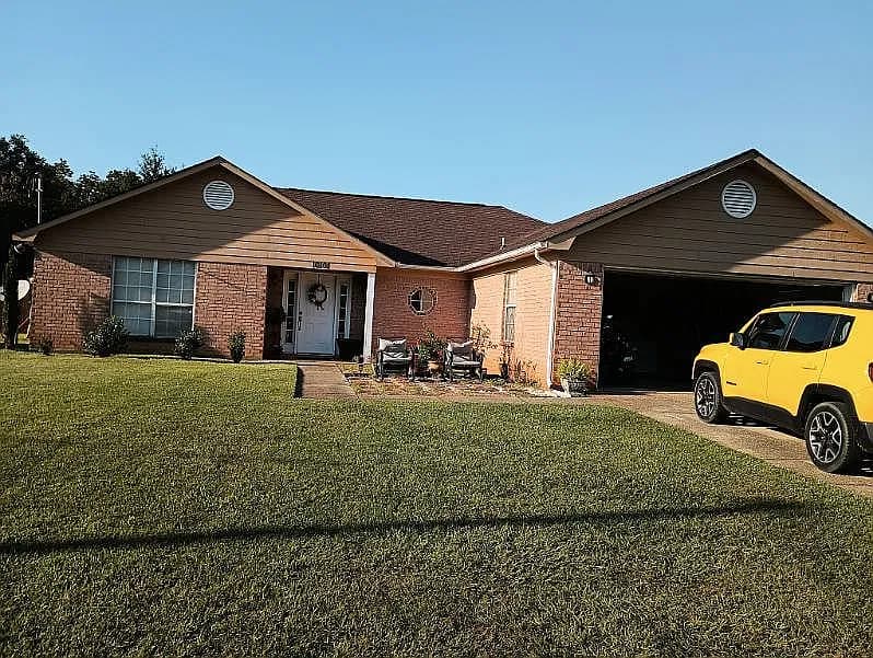10101 Woodmere Dr — exterior photo