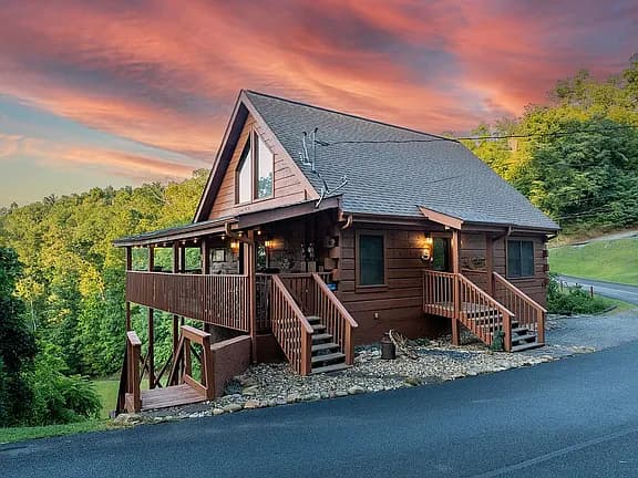 1025 Willard Way — exterior photo