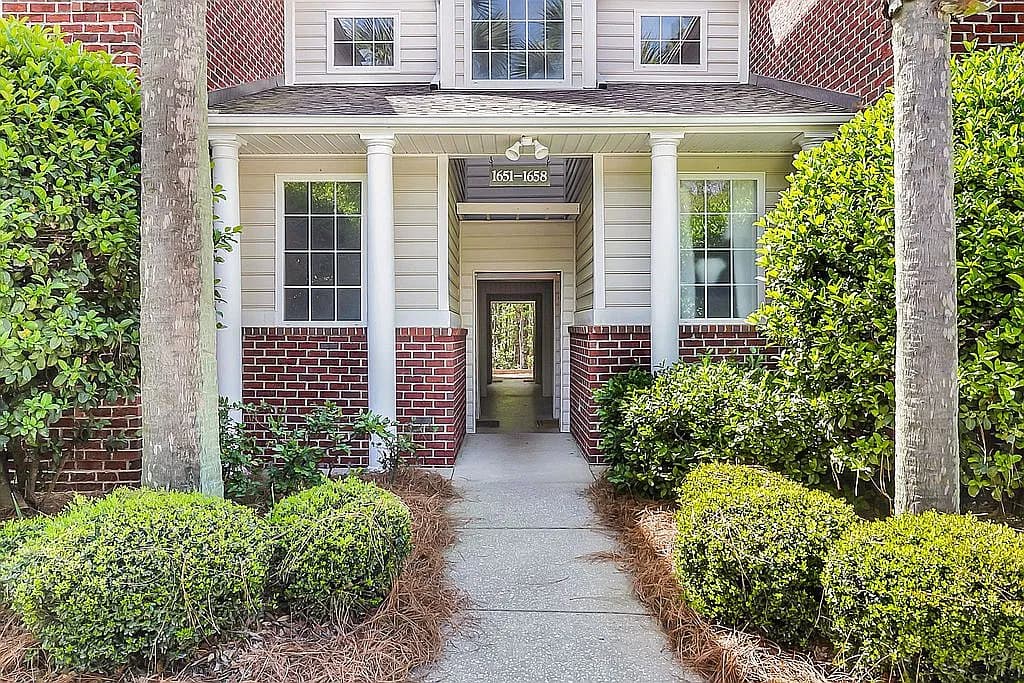 1654 Camfield Ln — exterior photo