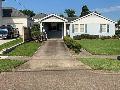 1321 Lakeshore Dr — exterior photo