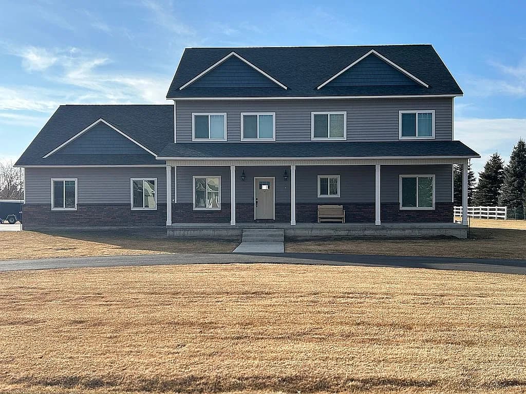851 Heritage Rd — exterior photo